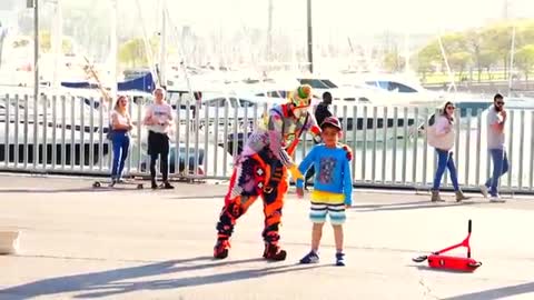 Street Performer Karcocha in Barcelona Spain! So FUNNY