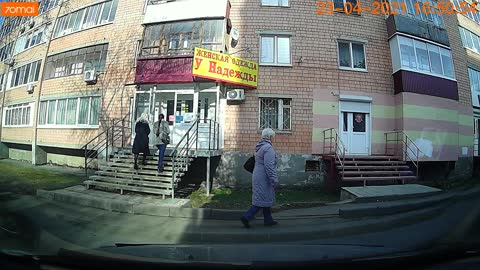 Pedestrians Have Close Call Under Collapsing Balcony