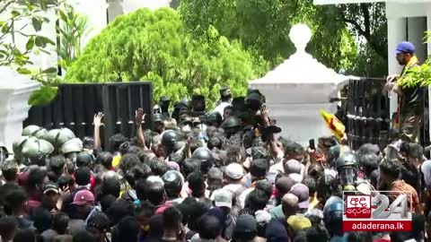 Sri Lanka: Protesters storm Prime Minister's office (July 13, 2022)