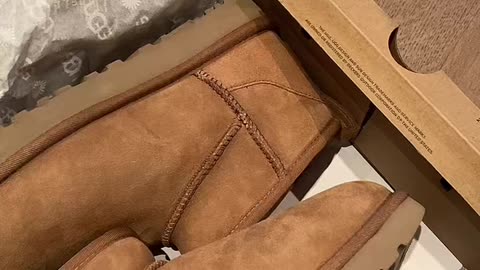 Unboxing the UGG Classic Ultra Mini Chestnut