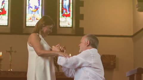 Sacerdote y monja cuelgan los hábitos y renuncian a su religión "por amor"