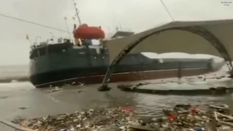 Ship split in half, Turkey is under water! Storm strikes Zonguldak and flooding in Batman city