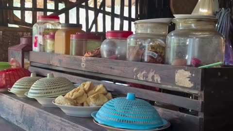 Viral : Javanese tradition of buying coffee drinks at a shop