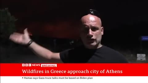 Thousands evacuated in Greece as wildfires approach Athens _ BBC News