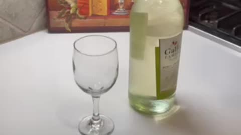 How to open a bottle of wine quickly