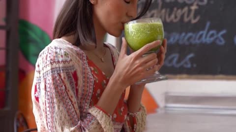 TOP 5 Reasons More Women Are Using Green Smoothies To Lose Weight!