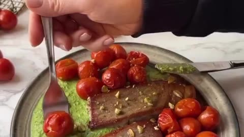 Tuna Steak with Pistachio Cream