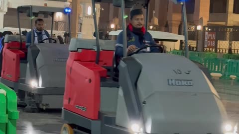 Workers of Masjid Nabawi | Madina Munawwara