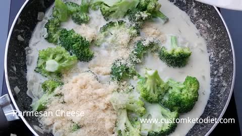 Keto Broccoli in Mozzarella and Parmesan Sauce