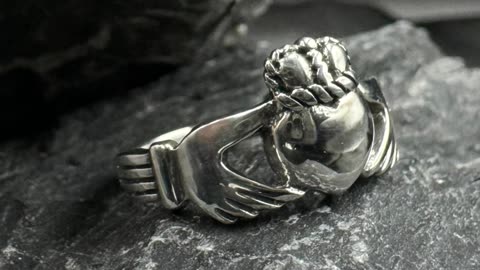 Irish Claddagh Silver Ring