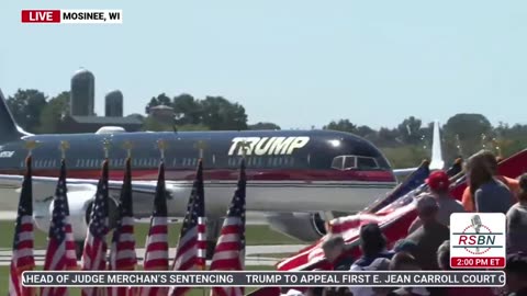 President Trump pulls into Wisconsin rally.