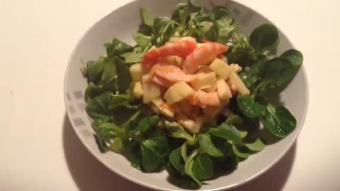 QUICK AND EASY SHRIMP AND GRANNY APPLE SALAD RECIPE