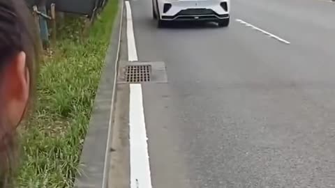 In China today, this young girl ordered a driverless car🧐