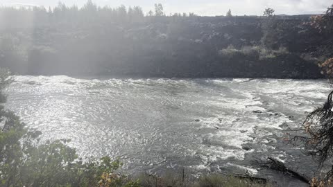 Spectacular Scenery – Volcanic Lava Island + Wild Deschutes River – Central Oregon – 4K