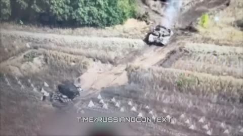 👀🇺🇦 Ukrainian engineering vehicle clears a passage for infantry, clearing