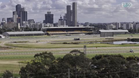 Plan to build 25,000 new homes on racecourse looking shaky | 7.30