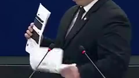 Romanian MEP Cristian Terheș gets mic cut off