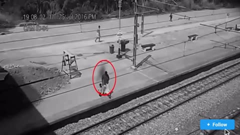 Scary Moment Caught in CCTV Camera 😱