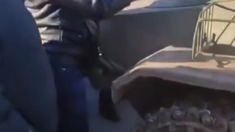 Ukrainian Civilians Block Russian Convoy in Chernihiv, 1st March 2022