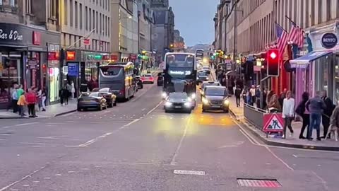 It is still very bright at 10 o 'clock in the evening in Edinburgh in summer