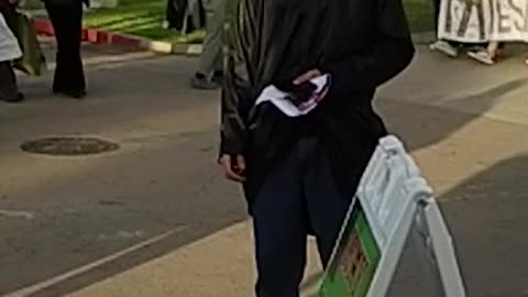 A Muslim thief caught on camera in BALBOA PARK