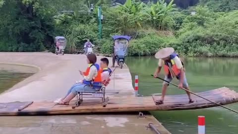 How bamboo rafts pass dams