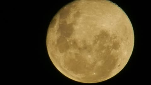 Video reddish moon in Brazil.