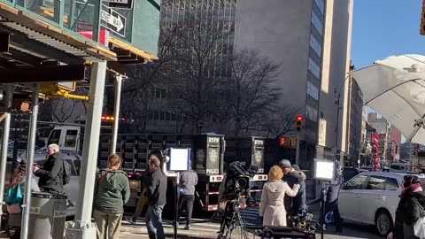 NYPD is setting up steel barricades outside Manhattan Criminal Court - March 20th, 2023