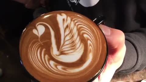 Umpaul Latte Art - Swan