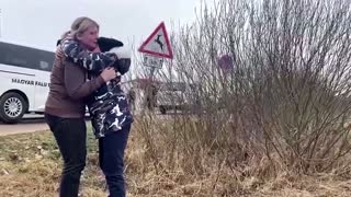 Mother reunites with children at Ukraine border