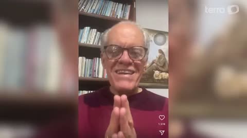 Com sorriso, pastor anuncia morte de Guilherme de Pádua em live: “Caiu e morreu”