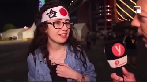 🇯🇵Japanese fan giving Israeli journalist the hand.