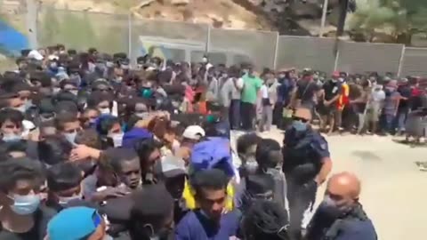 Italy under attack, Lampedusa invaded by thousands of illegal immigrants.