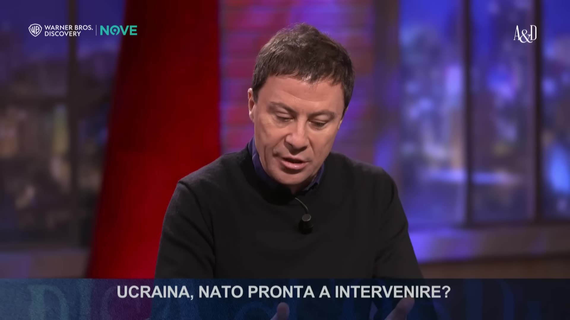 Travaglio e Bocchino in tv commentano il possibile intervento della NATO in Ucraina e Putin ha minacciato la NATO di una "Terza Guerra Mondiale" alla domanda se sia possibile un conflitto su larga scala tra Russia e NATO