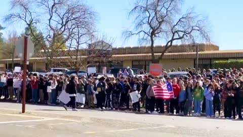 LOVE MY BEAUTIFUL OAKRIDGE HIGH SCHOOL HEROES WALKING OUT AGAINST MASK MANDATES IN CALI!!! LET'S GO!!!