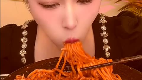 Eat noodles