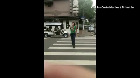 Pro-Bolsonaro congresswoman aims gun at man in street