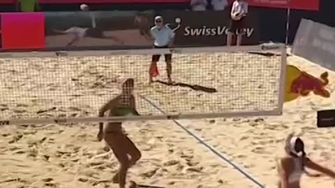 Juggling the ball in style 🤹♀️ #volleyballworld #beachvolleyball #match #volleyball