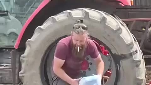 Dismantling the tire can be done by one person. Do you think it's a master?