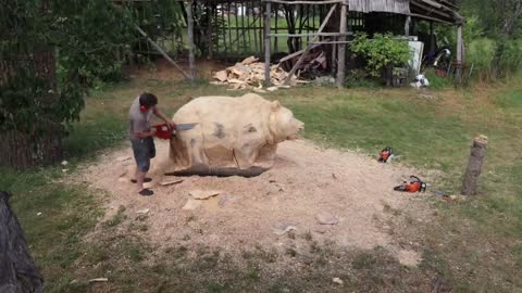 REAL SIZE WOODEN BEAR, amazing chainsaw wood carving