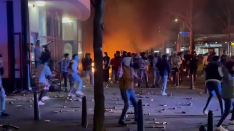 🚨#BREAKING: Violent clashes between Eritrean immigrants and the police in The Hague | Netherlands