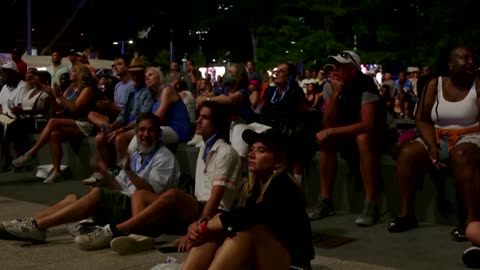 Fans cheer Serena Williams' U.S. Open 2nd round win