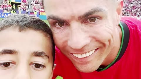 When kids met to Ronaldo in the match