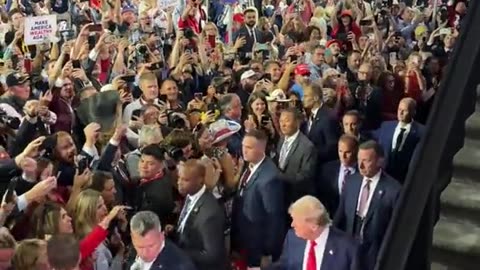 Trump arrives with large security team at the RNC Convention