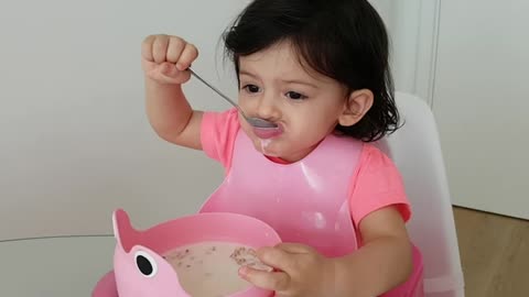 Video for Babies to Eat, Eat With Me, Baby Eating Breakfast (Milk&Cereals)