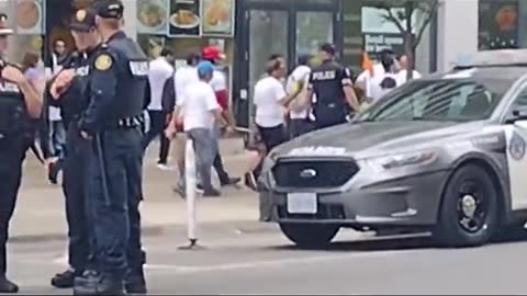 Clash between Sikhs & Hindus in Toronto after Hindus came to counter the Sikh protestors