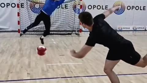 He predicted the goalie too well 😮 (kula_krasulaIG) #handballskills #whatagoal #nodaysoff