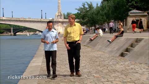 Paris, France: Lunching on the Seine