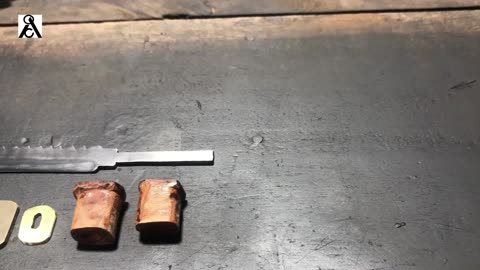 Transforming Old Rusty Bearing into Mini Tanto Sword