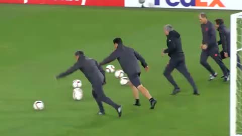 Jose Mourinho CROSSBAR CHALLENGE! Fenerbahçe vs Manchester United